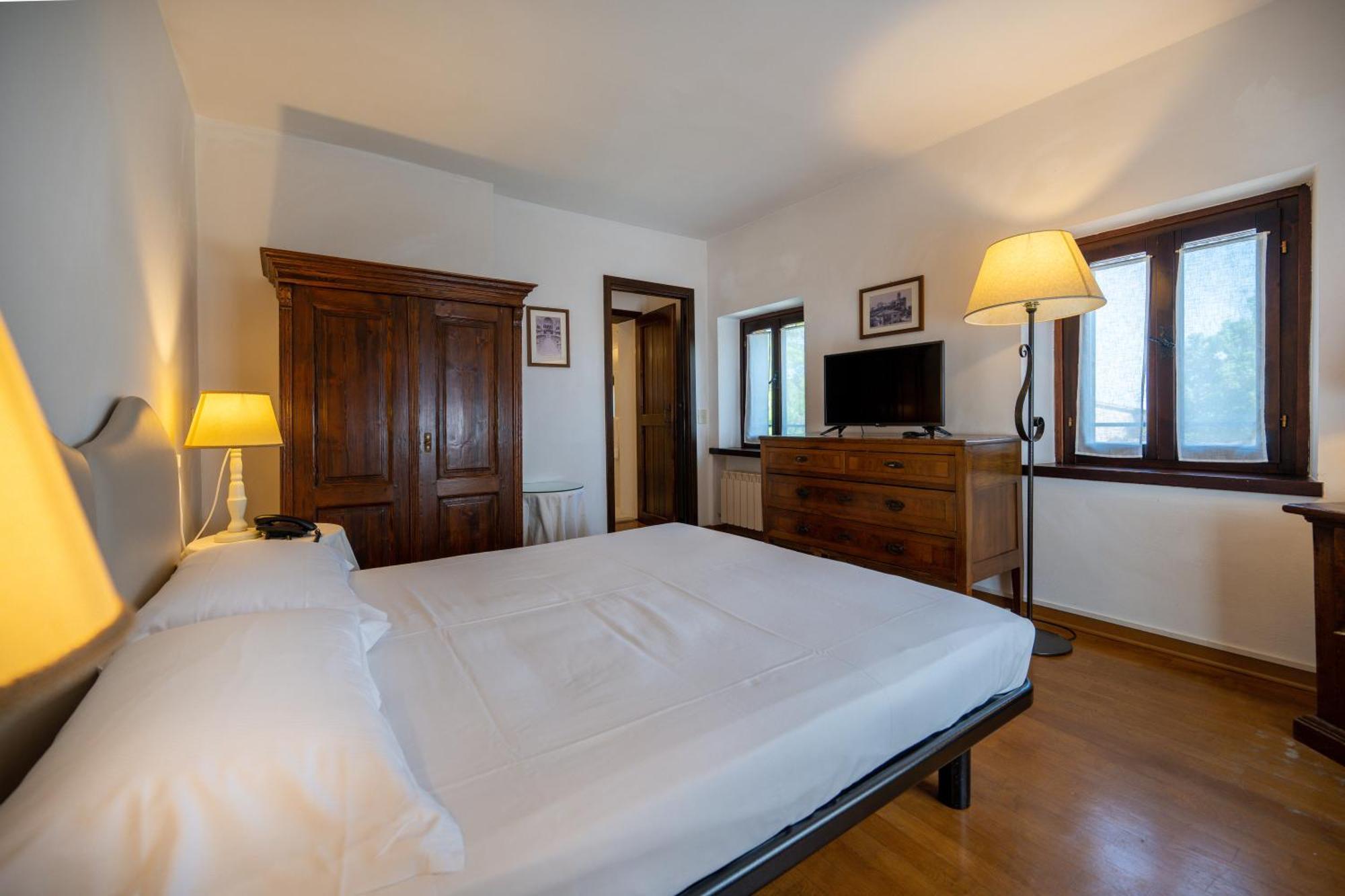 Hotel Palazzo Viviani Castello Di Montegridolfo Habitación foto