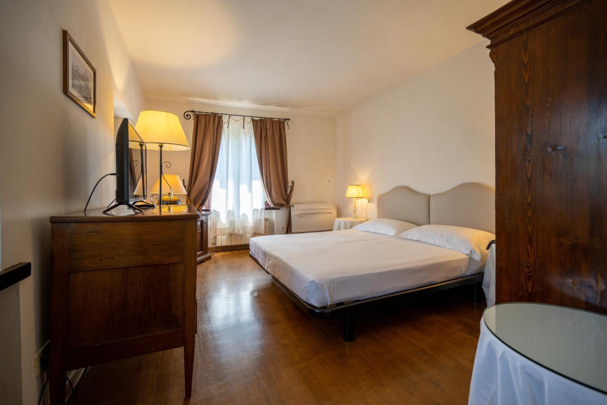 Hotel Palazzo Viviani Castello Di Montegridolfo Habitación foto